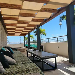 https://azura-boutique-hotel.quintano-roohotels.com